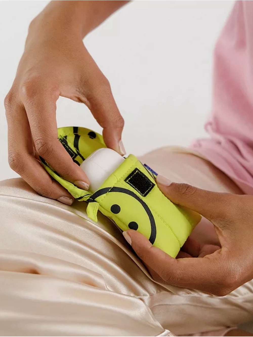 BAGGU Yellow Smiley Face Print AirPods Case Cover